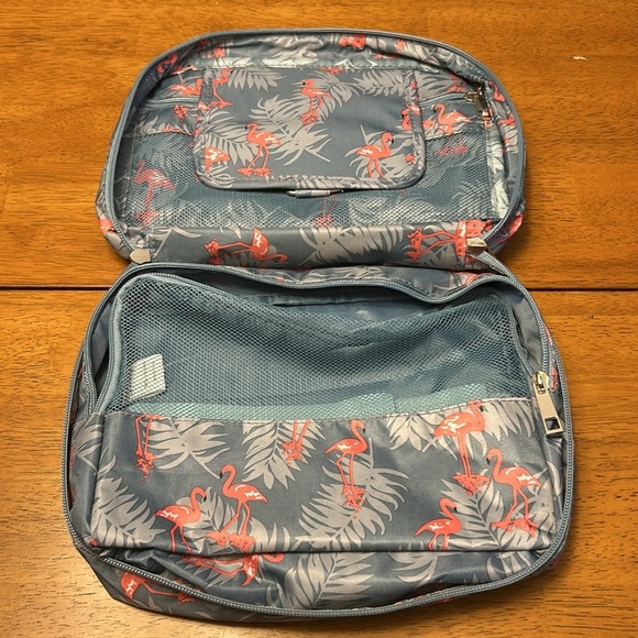 Cute flamingo hanging toiletry bag, never used. - Picture 4 of 7